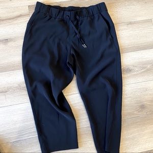 Lululemon On the Fly Cropped Pants - 10